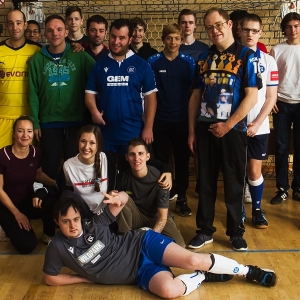 Fußball verbindet: Schulprojekt "Fußball mit Handicaps"